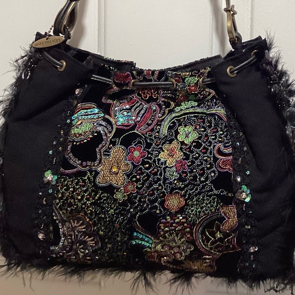 Black beaded shoulder bag with feathered Edges - Picture 9 of 9